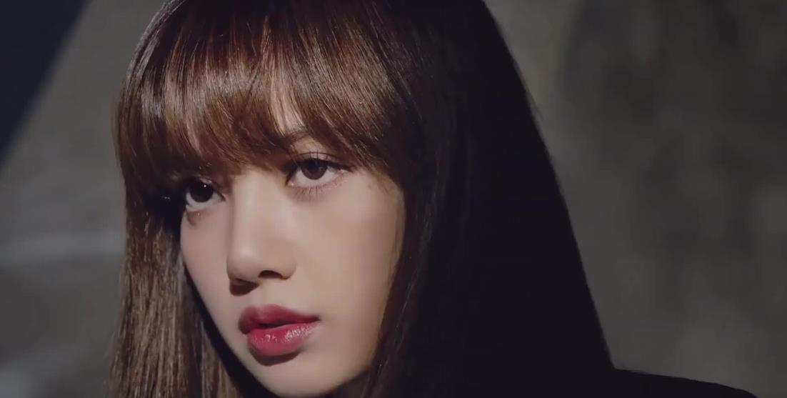 原创重庆美女老师撞脸lisa学生纷纷拍照网友想去听课