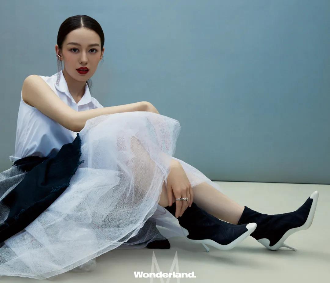 吉娜爱丽丝亮相古驰原典展览接受采访畅谈不可分割的音乐与生活