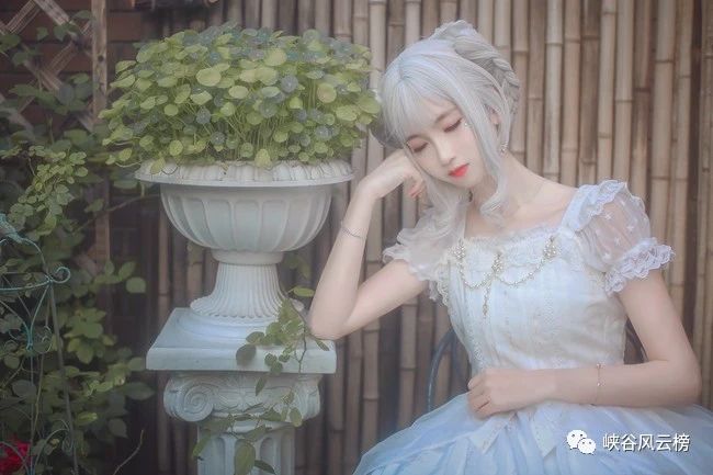 原创最美cosplay推荐lolita应怜屐齿印苍苔小扣柴扉久不开