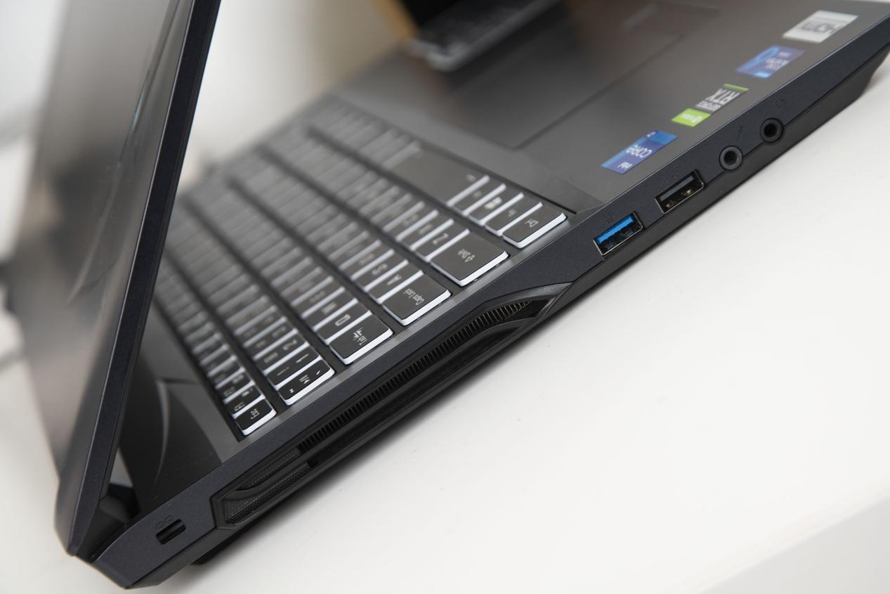 11代中端暴打10代高端不到6500一步到位的游戏本神舟战神z7ta7ns评测