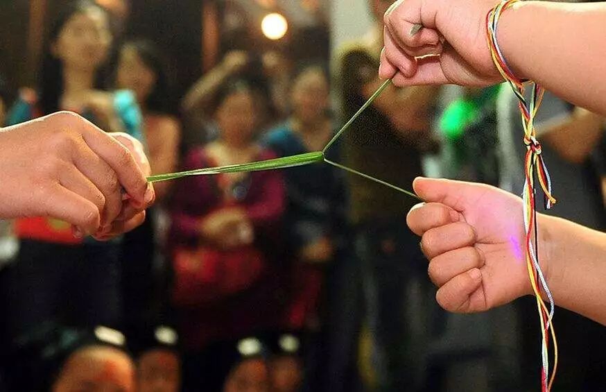 原创
端午节的冷知识:曾被称呼为“恶日中的恶日”,也是“女儿节”
北方端午习俗的核心:祛邪辟恶、祈求长寿南方赛龙舟祈福端午节其实也是“女儿节”