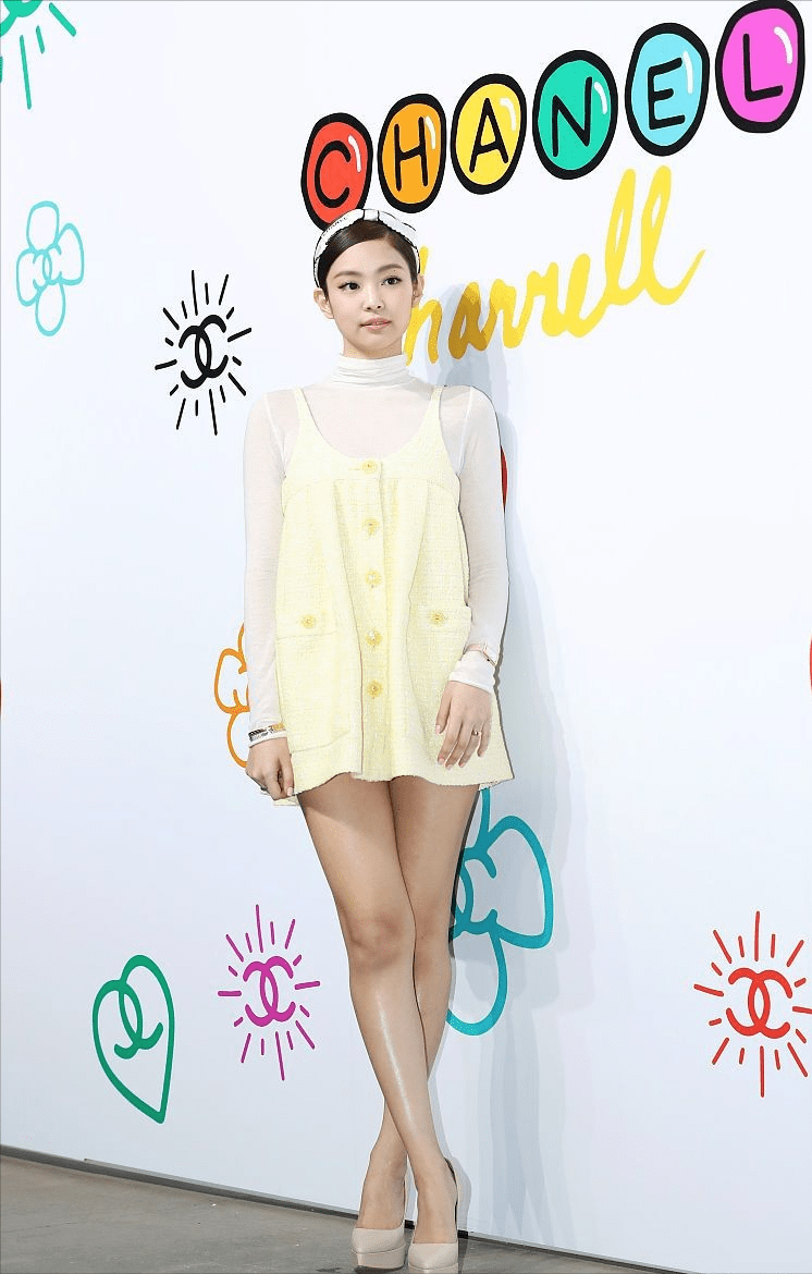 原创看到jennie才知香奈儿多高级中分马尾显御姐范肉脸也能美到飒