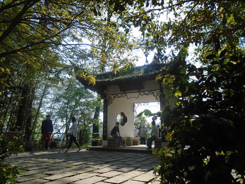 妙高台又名"妙高峰",或"天柱峰"雪窦山弥勒大佛