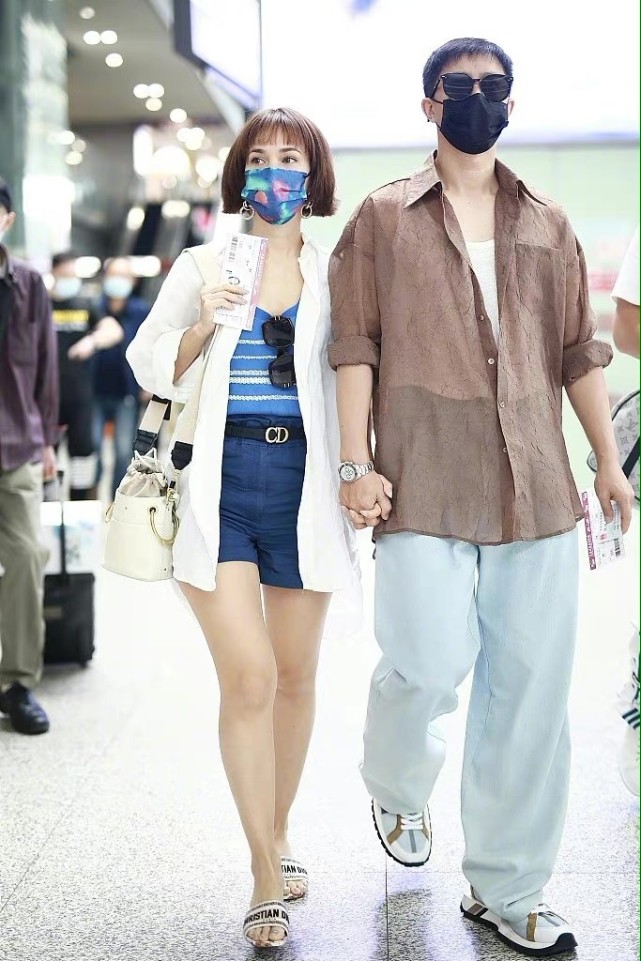 超短裤搭配什么衣服 d596d84b82ba497587ff9193819d3e40.jpeg