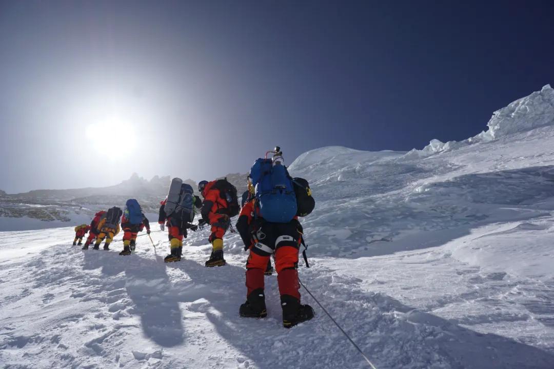 884886米2021凯途高山登山队成功登顶珠峰