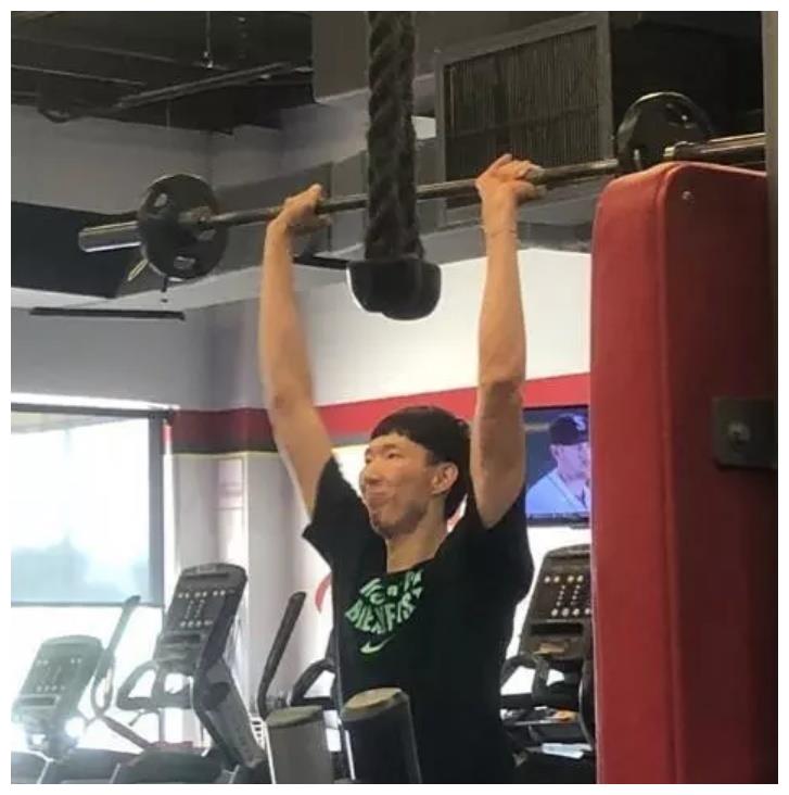 周琦曾打爆约基奇很多人被骗了8年两人上次交手周琦3分1篮板