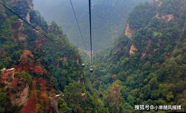 想去山上的方法除了乘坐百龍天梯,楊家界索道,天子山索道,還有就是