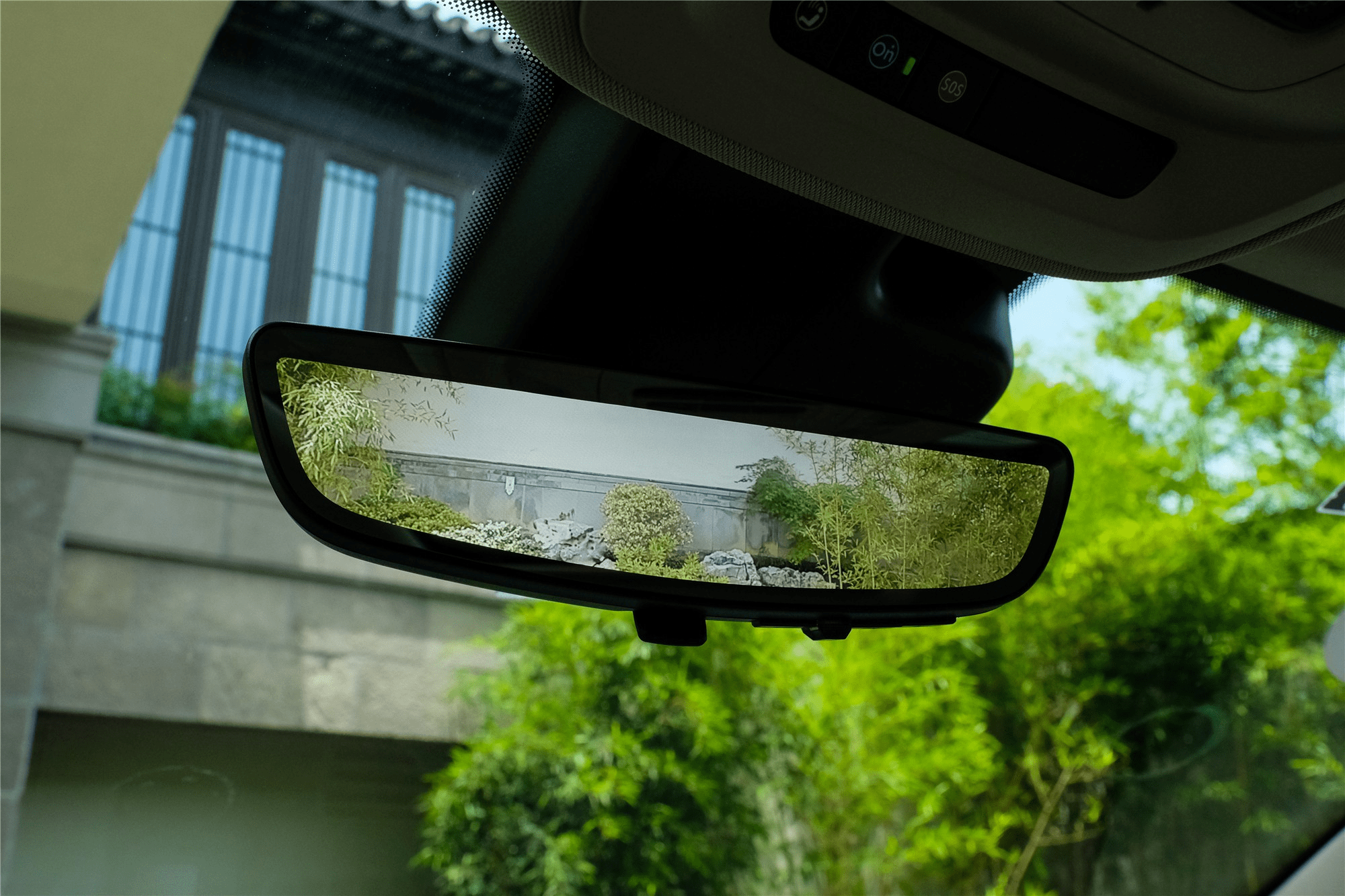 车内使用流媒体后视镜这样说可能过于抽象,不便于大家理解.