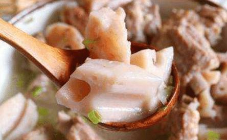 莲藕排骨汤怎么才能汤白 74d156ce7217424aaff101d4699314cf.jpeg