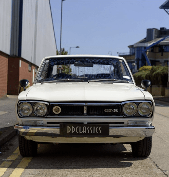 而gt-r 则是于 1999 年至 2002 年推出的sky-line gt-r (bnr34)开始了