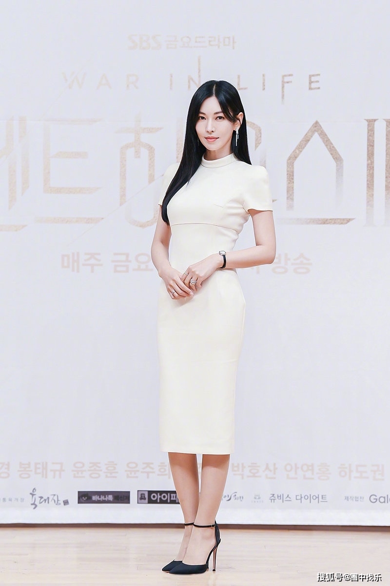 顶楼3发布会生图流出金素妍身材比例绝佳完全不像40岁