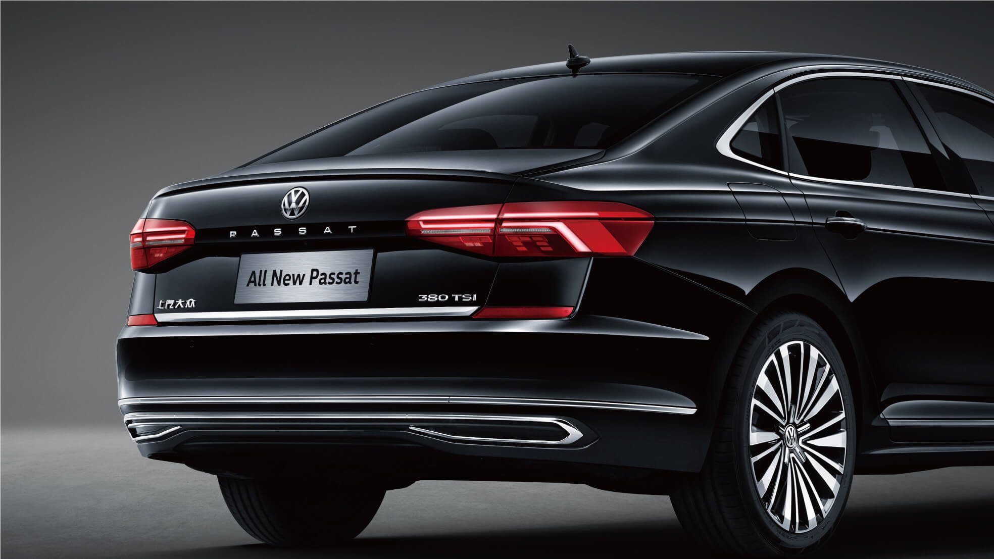 被轩逸甩开一大截,还被卡罗拉超越,大众朗逸神奇不在