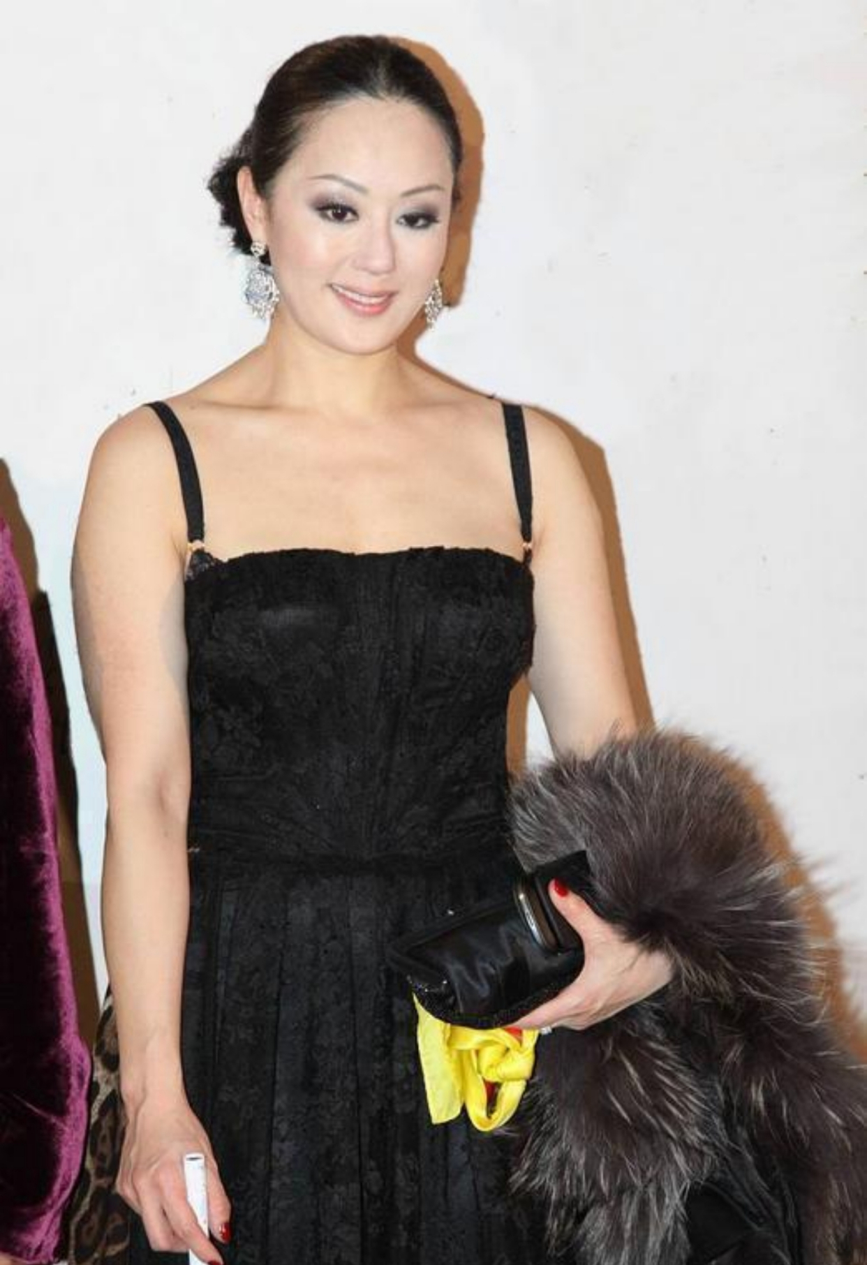 原创章小蕙虽然身材微胖穿蕾丝吊带裙却很显气质一张旺夫脸最抢镜