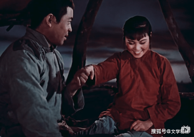 朝鲜影片《摘苹果的时候》当年受到热捧,片中姑娘羞容迷倒观众_电影