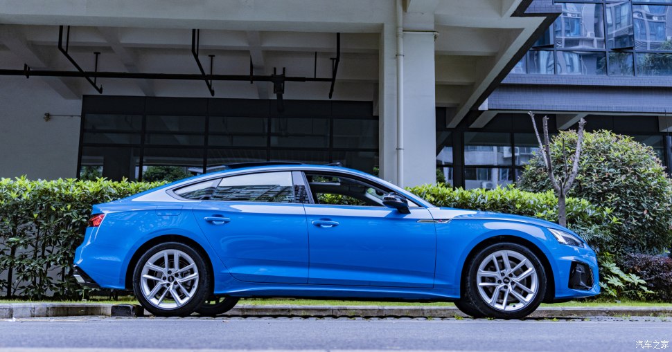 奥迪a5实拍图解30多万配无框车门大溜背颜值爆赞