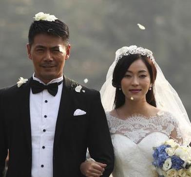 他是娱乐圈的硬汉,与老婆生下龙凤胎,为了爱情放弃事业_邵兵