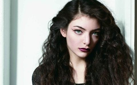 17岁一曲爆红全球二十岁已被封为乐坛神话lorde能否再创佳绩