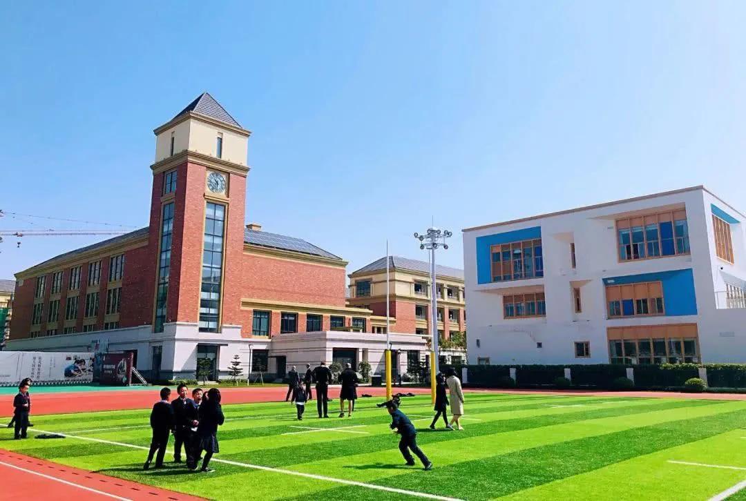 学校概况从小学开始,很多高端家庭会选择让孩子上国际学校,为将来留学