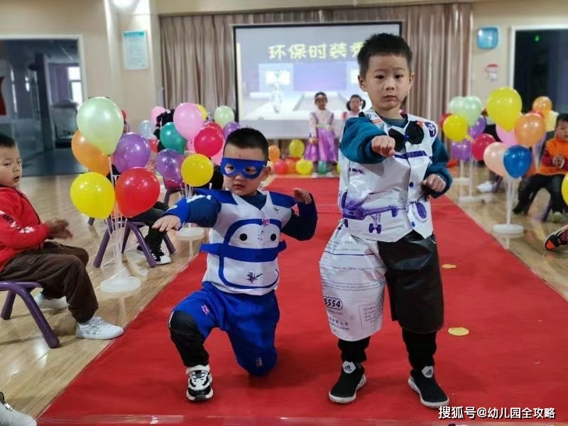 幼儿园环保服装设计大bsport体育赛：家长花样百出另类“攀比”笑yue了！(图3)