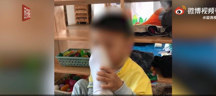 男幼师|幼师拍男童闻脚照片被拘7日，红黄蓝再发洗白文，甩锅技术一流