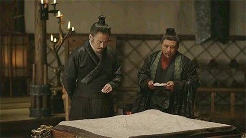 光靠情怀自然不可能完全控制死士,因此在培养过程中,司马懿还会一直让