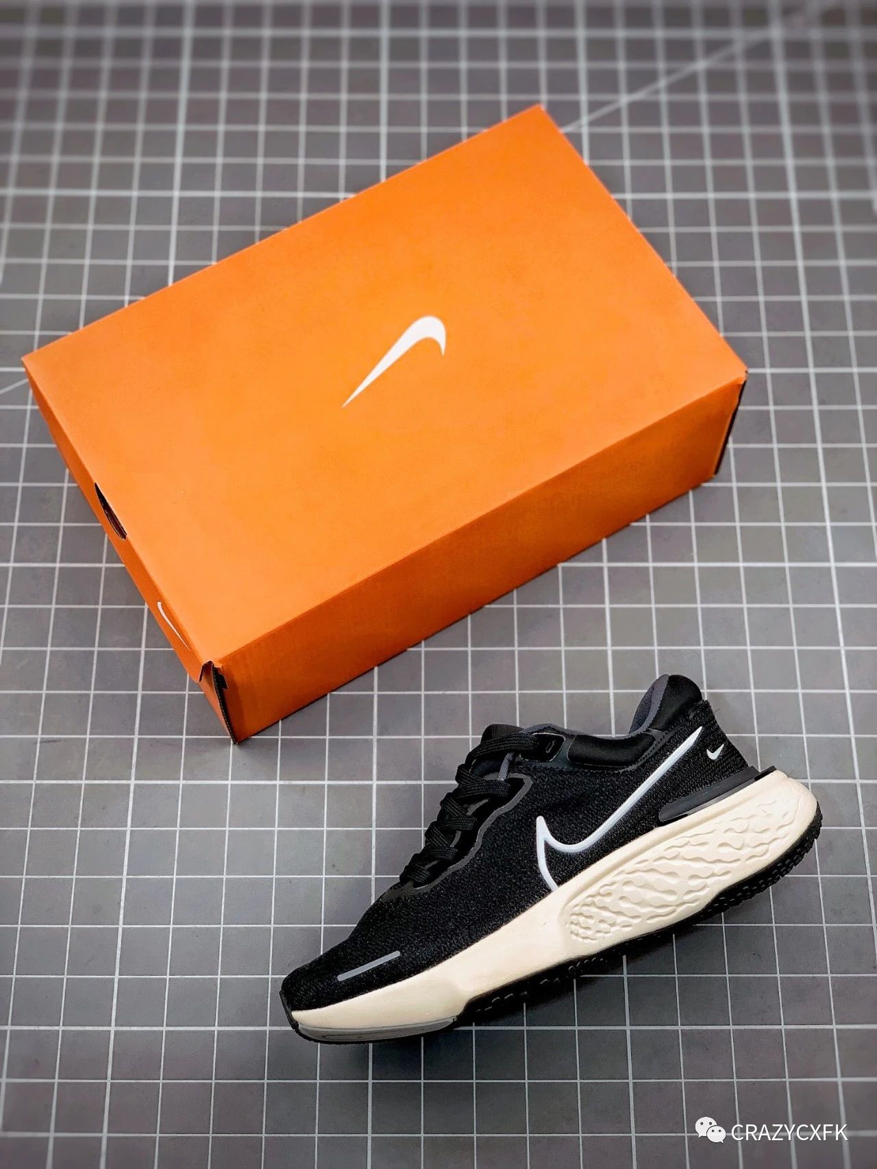 耐克invinciblerunfknikezoomxflyknit泡棉缓震运动鞋测评