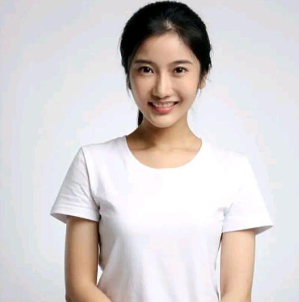 原创清华最美证件照女神有颜有才让人艳羡是被院校认证的校花