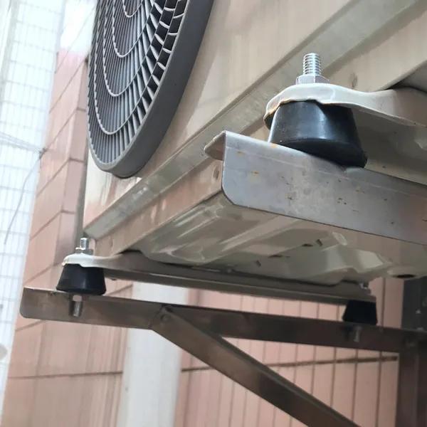 2,挂壁式空调外机,利用减震垫将外机壳与架子之间形成隔离.