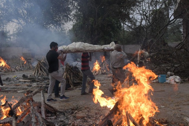在过去被观察到的案例中,火化过程中最常见的"动作"就是当温度达到670