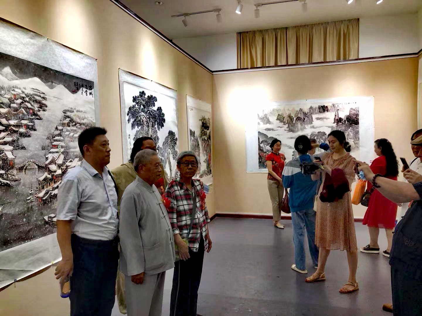 枣庄群文美术·吴祯岚师生作品展开幕