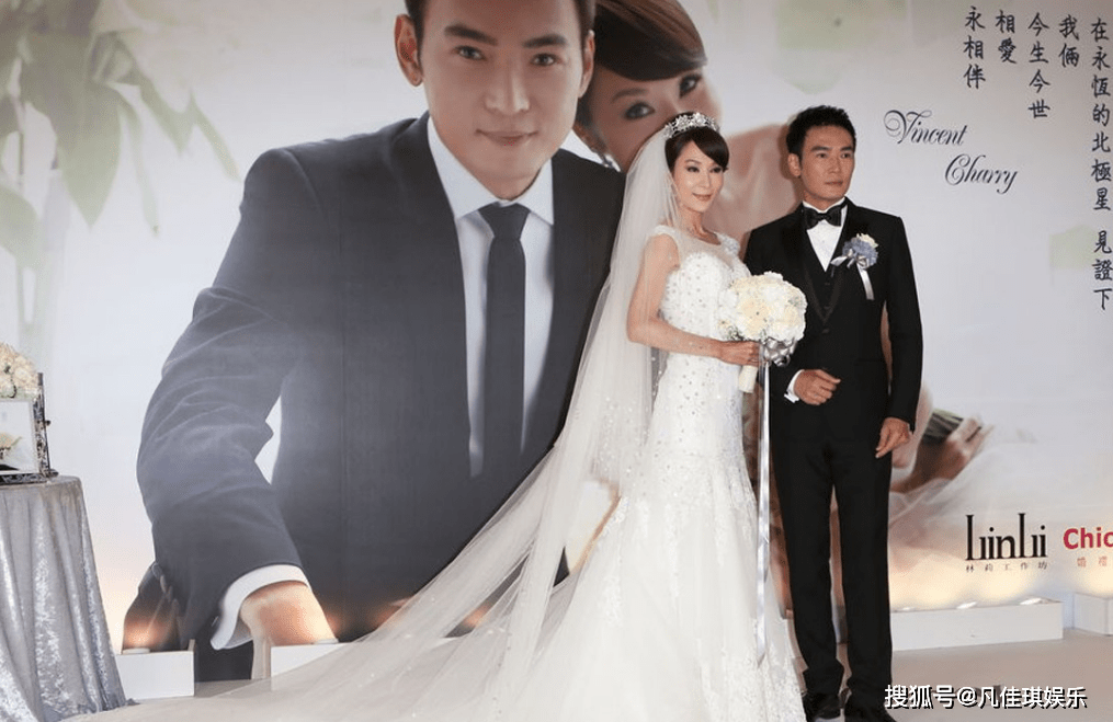 最终于2014年步入了婚姻的殿堂,但和结婚证一起来的还有焦恩俊前妻的