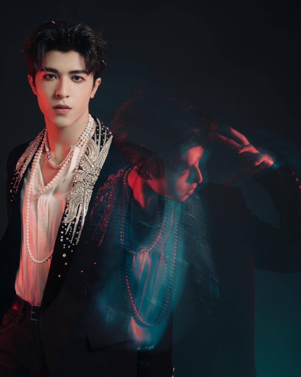 into1成员"双面照",谁才是反差最大的那个人?