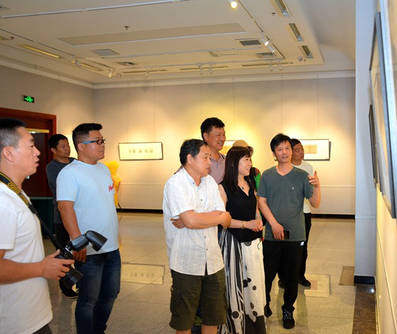 师生情深笔墨精著名画家李铁生教授来保定华中美术馆参观彭锦辉画展