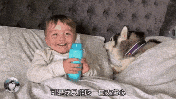 小主人把二哈當「兄弟」，牛奶也要一起分享，結果爸爸來了 萌趣萌寵 第7张