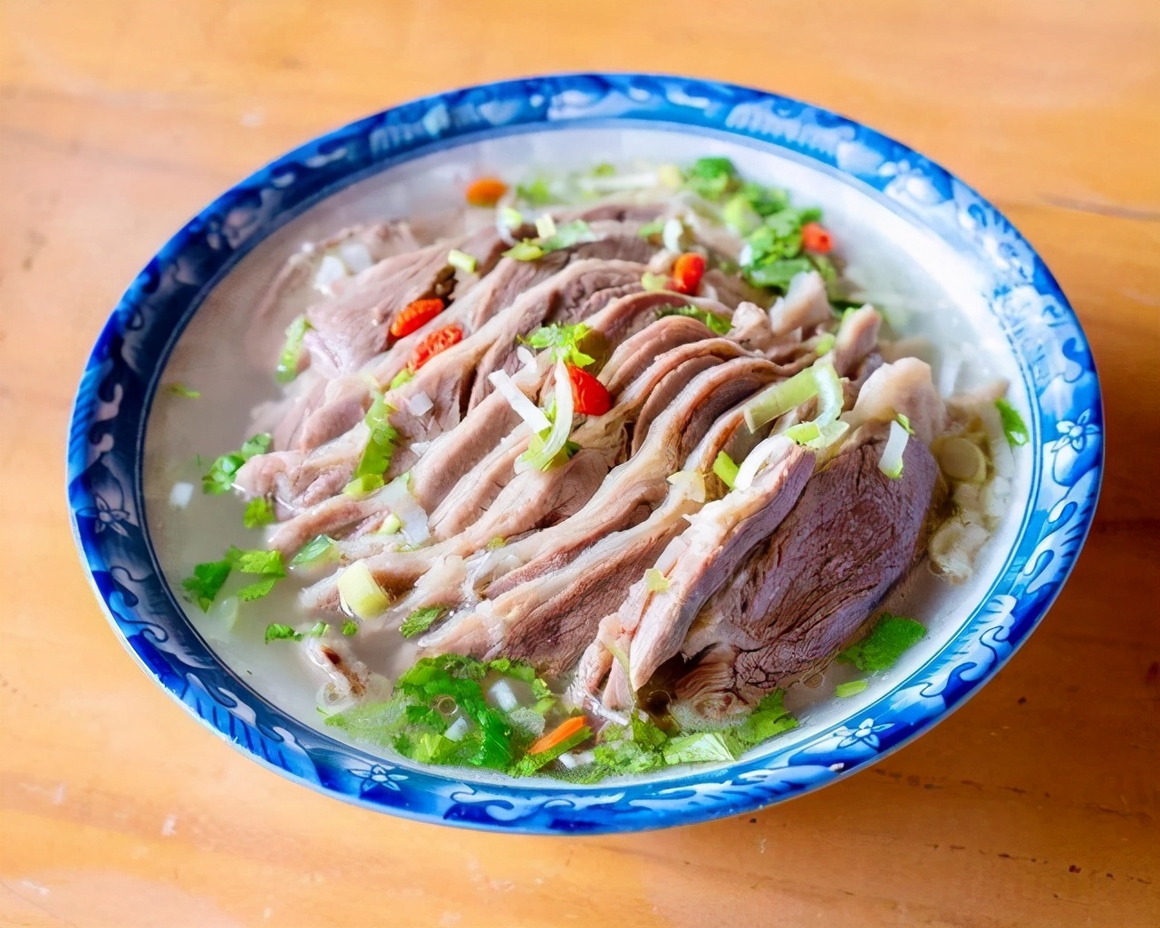 清蒸羊肉,是准格尔六大碗中亘古不变的头牌.