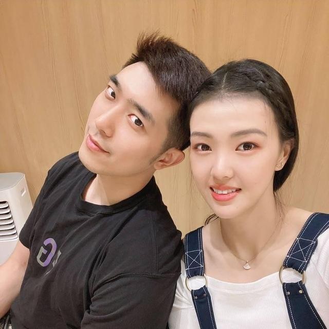 龚翔宇坐400万跑车车上另一人更不简单男友在cba领800万年薪