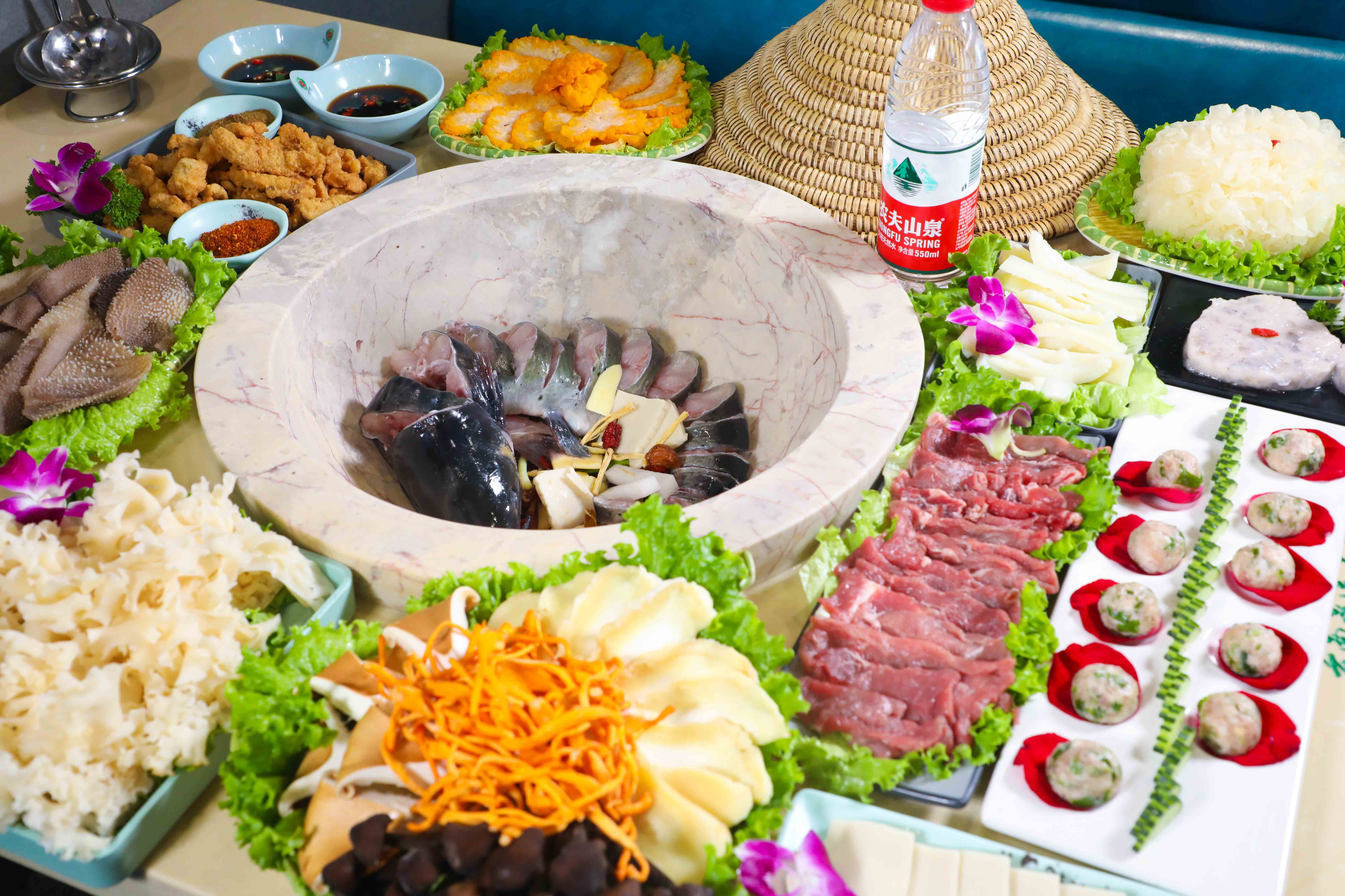 吃u优选美食探店分享仙气飘飘的云南火锅云南蒸汽石锅鱼