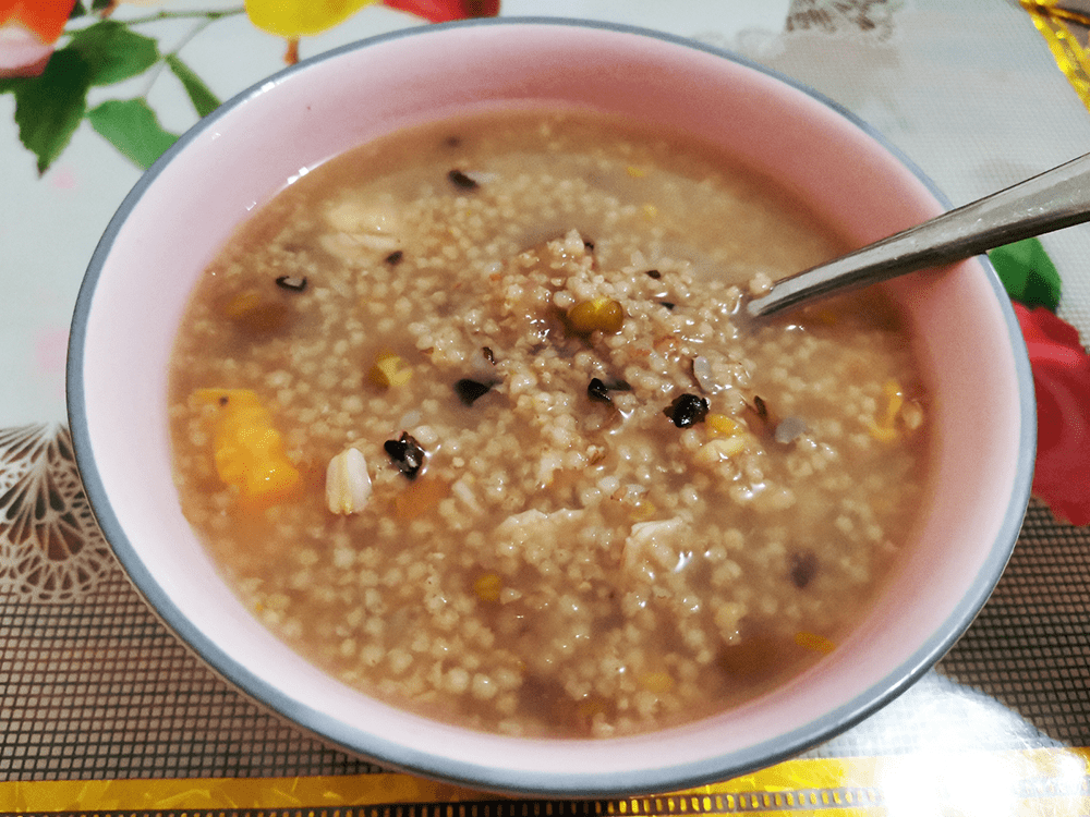 每天一碗小米粥加入這些食材養胃補氣營養均衡