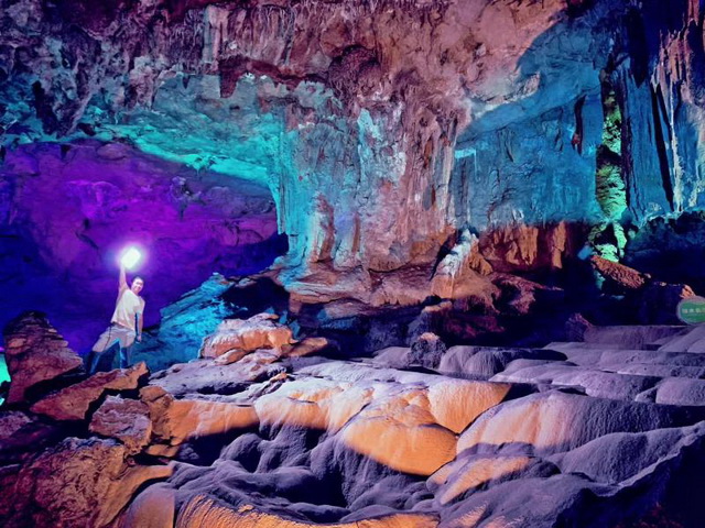 罗妹莲花洞景区溶洞裸眼3d光影秀