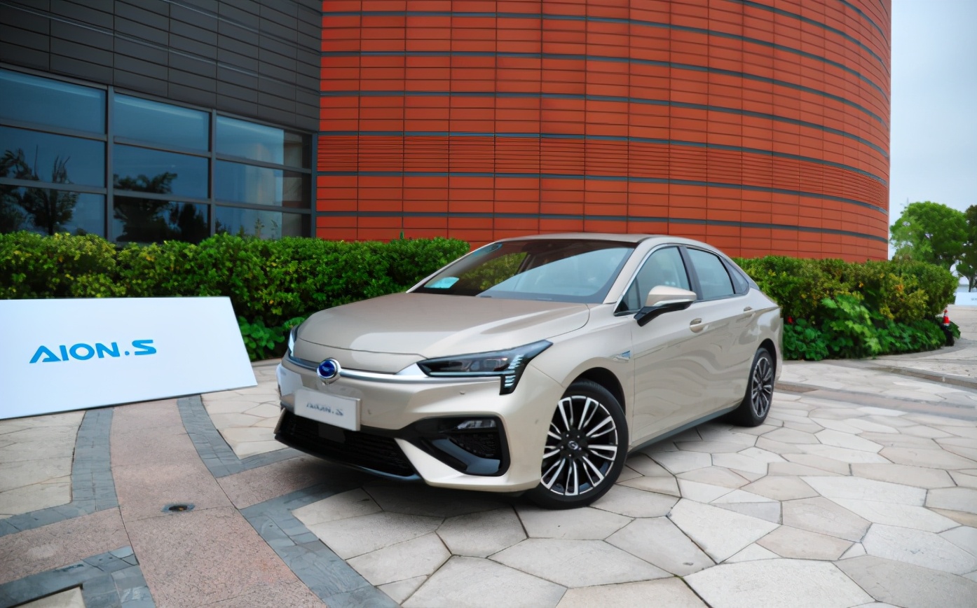 广汽埃安aions标配弹夹电池续航可至602km