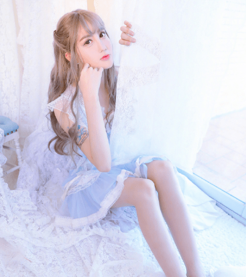 原创刘梓晨晒对镜自拍无修图暴露真实长相终于不是蛇精脸了