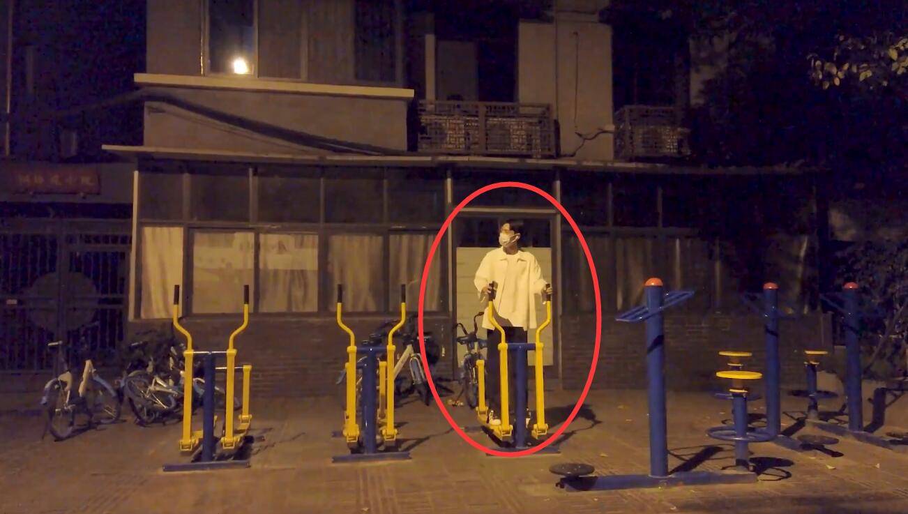 原创肖战成都街头vlog清唱成都深夜逛街惹人疼撸猫提到了坚果