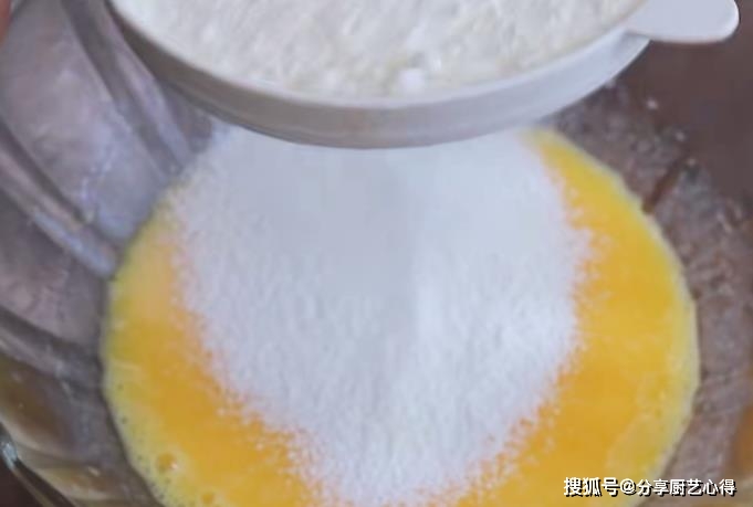 做法|电饭煲蛋糕的好吃做法，分享配方比例，松软不塌陷，比烤的还香