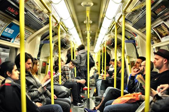 托特纳姆|2024年伦敦地铁将全面覆盖4G网络 网友：怪不得地铁里没人玩手机