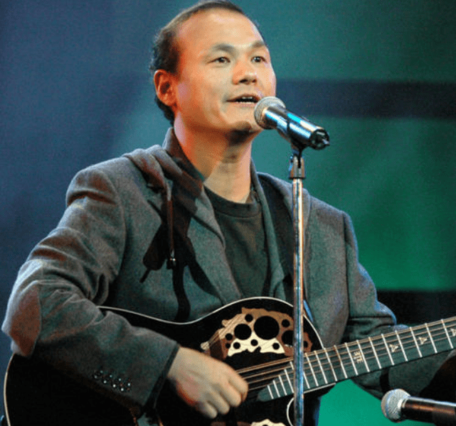 大家万万想不到的是,张行其实并未受过音乐科班训练,他初中毕业之后就