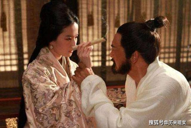 原创
曹操霸占张绣的婶娘邹氏,自己差点儿丢命,他后来如何处理邹氏?