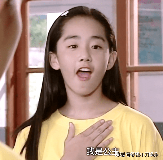 哥哥尹俊熙是全校女生心中的白马王子,她的爷爷是校董.