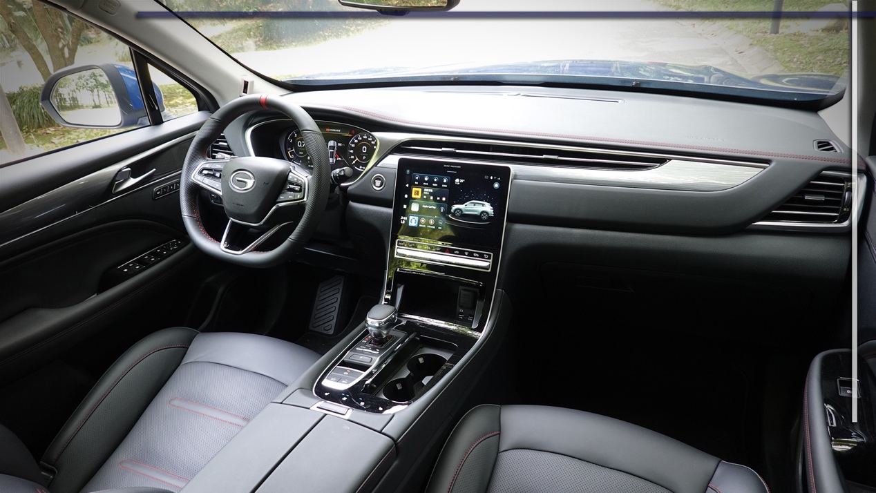 内饰方面,传祺gs4 plus不再延续现款传祺gs4以中控向两侧横向延伸的