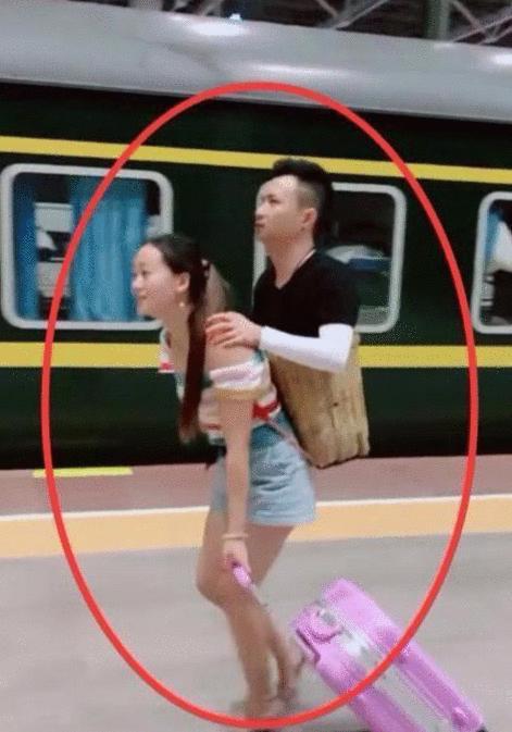 原创无腿小波如今有了大长腿还有两家珠宝公司可网友却没有放过他