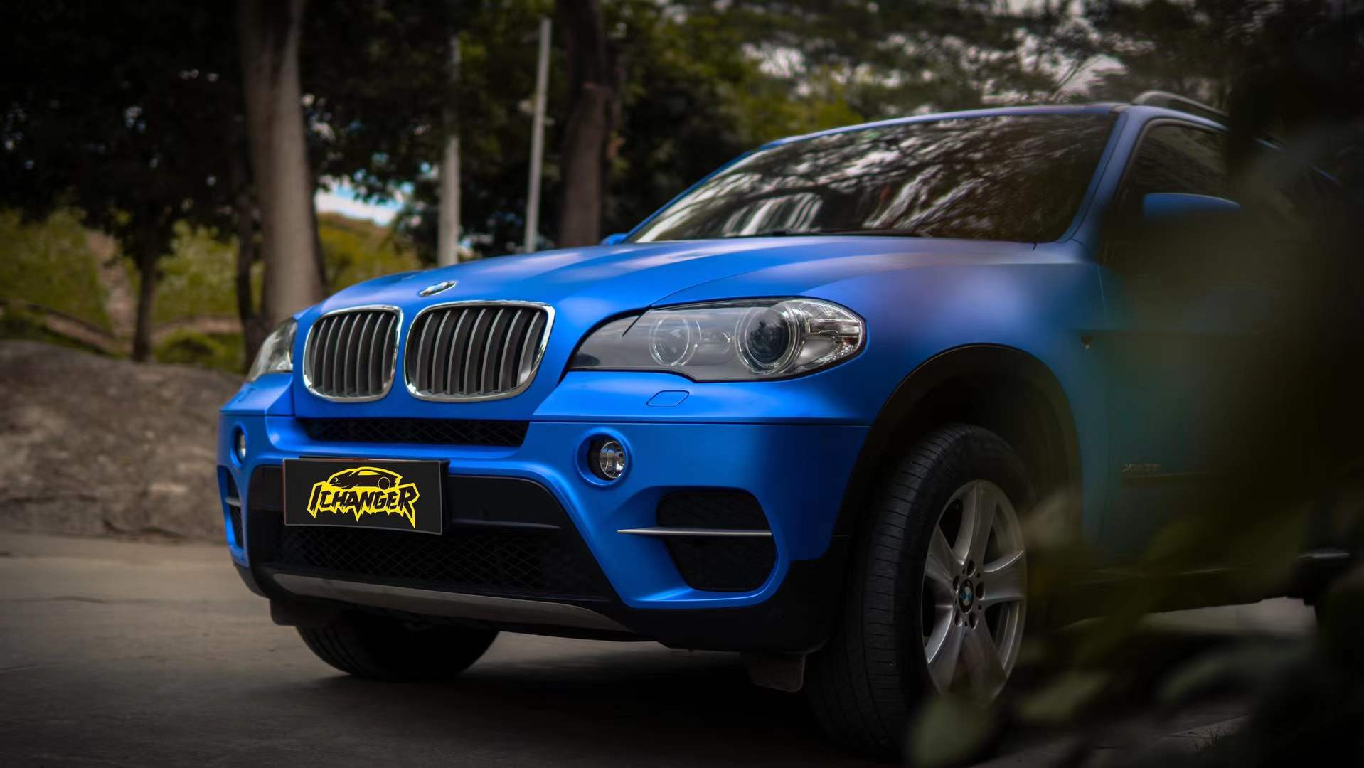 硬核来袭宝马x5车身改色ichangericr改变者亚面电镀蓝